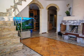 Great and large two bedroom Maisonette with lovely view & FREE parking Center
